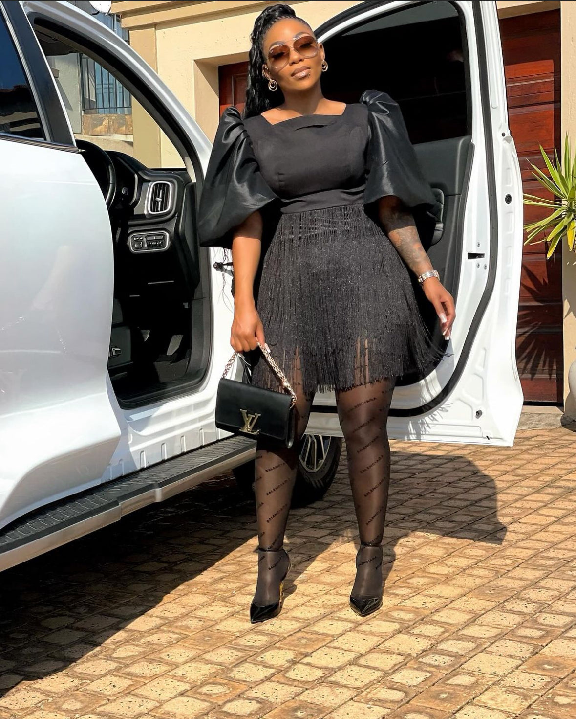 Short sleeve tassels