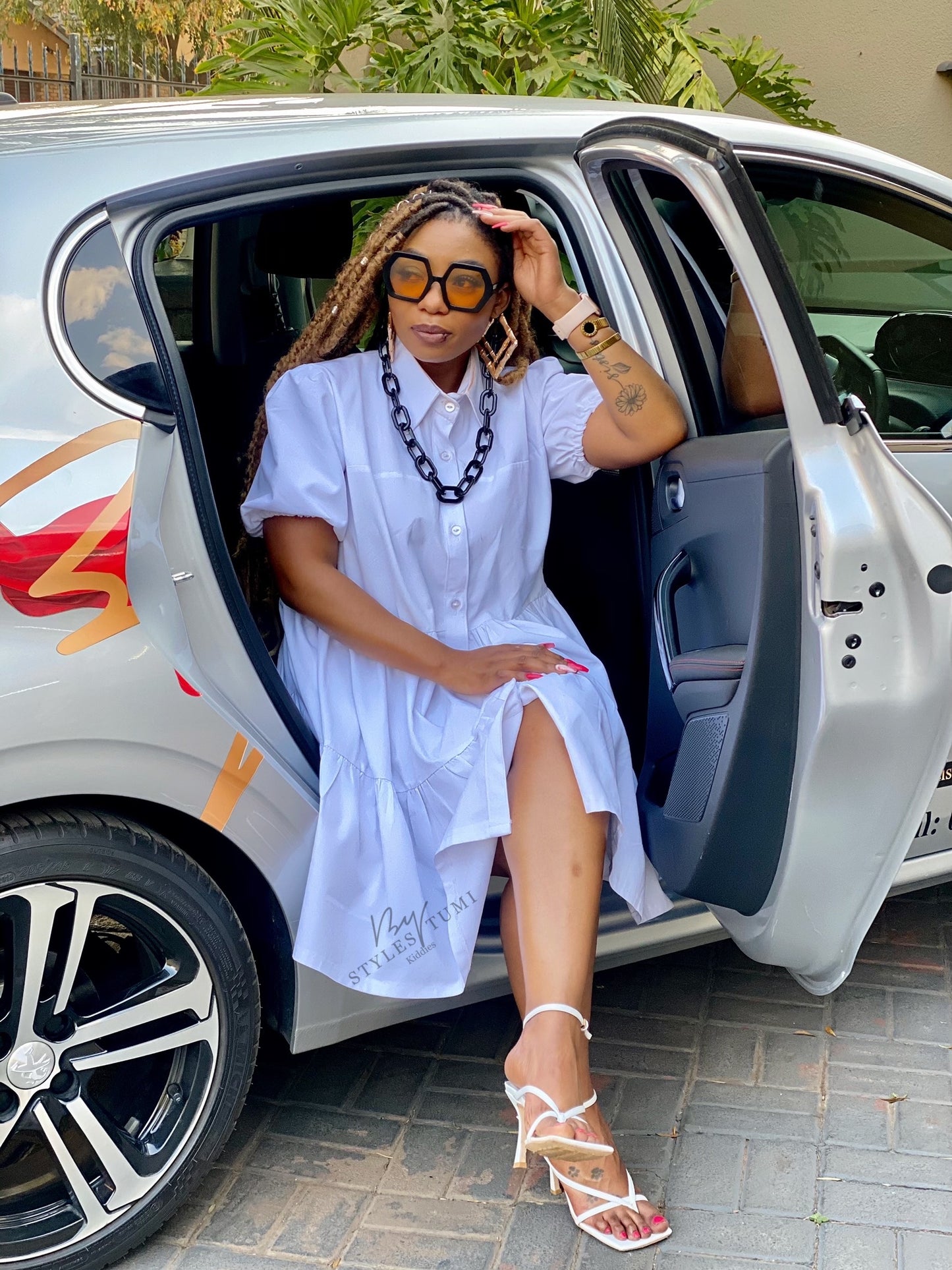 Colored white buttoned shirt dress