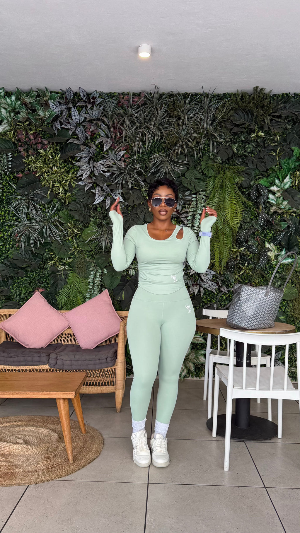 The Aura active set