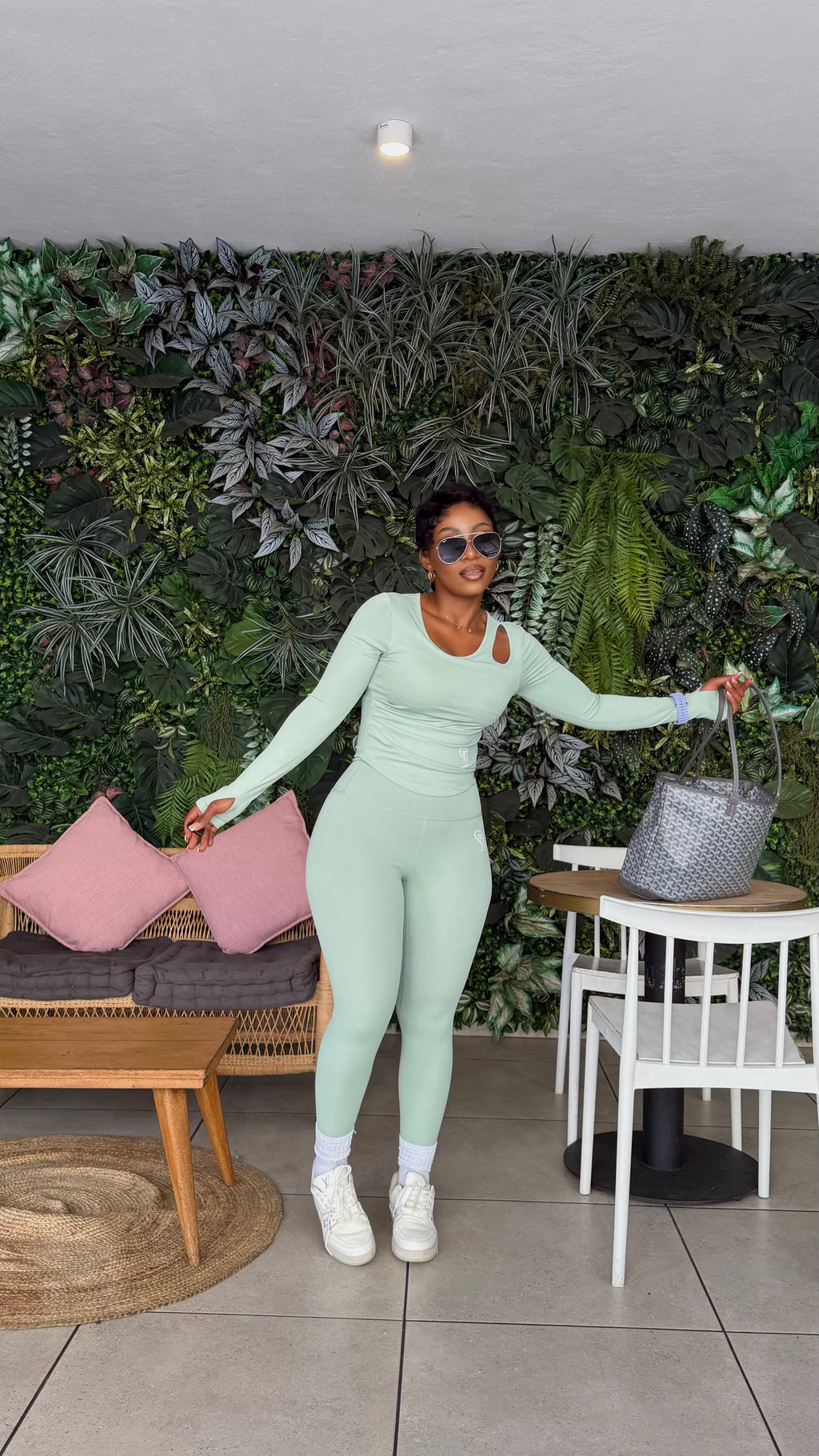 The Aura active set